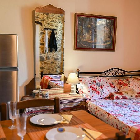 Stone House For Relaxation In Elos Kíssamos Extérieur photo