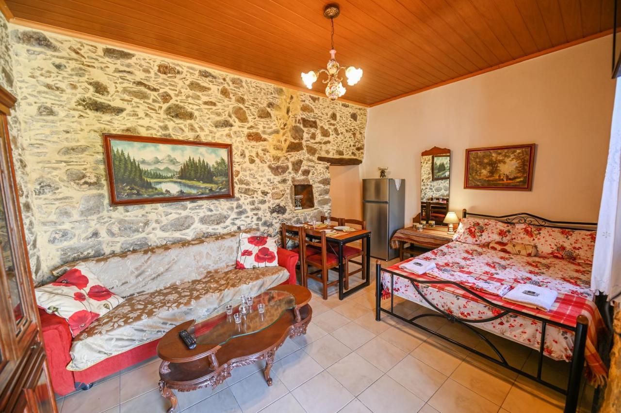 Stone House For Relaxation In Elos Kíssamos Extérieur photo